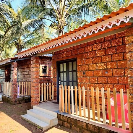 Saka Kadams Home Stay Guhagar Luaran gambar
