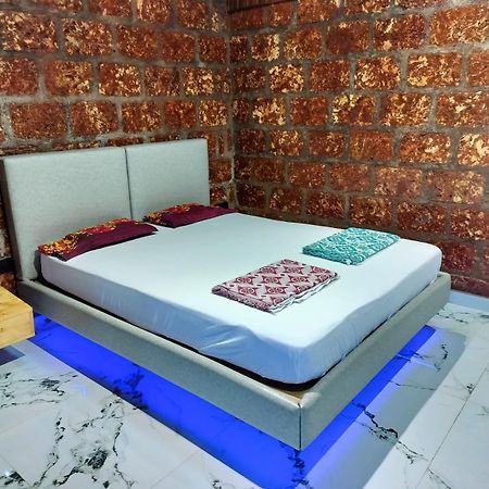 Saka Kadams Home Stay Guhagar Luaran gambar