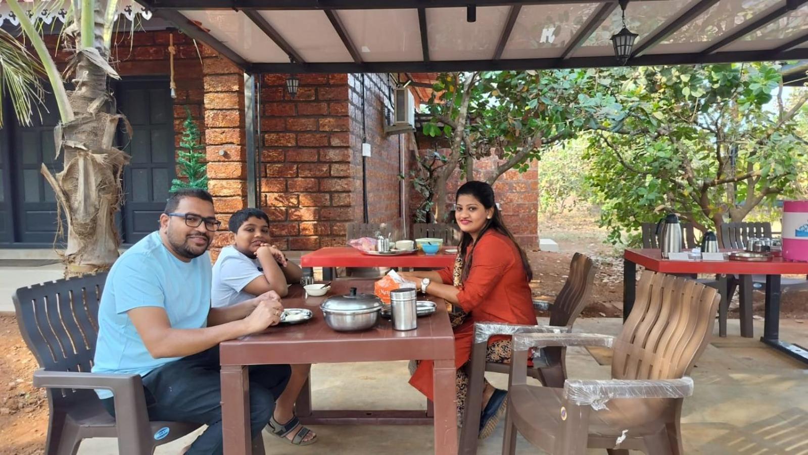 Saka Kadams Home Stay Guhagar Luaran gambar