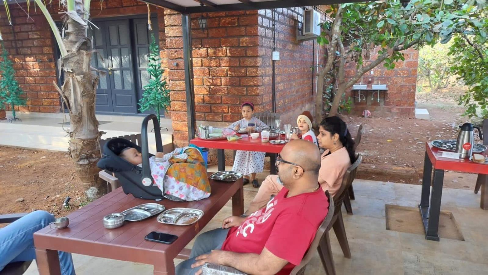 Saka Kadams Home Stay Guhagar Luaran gambar