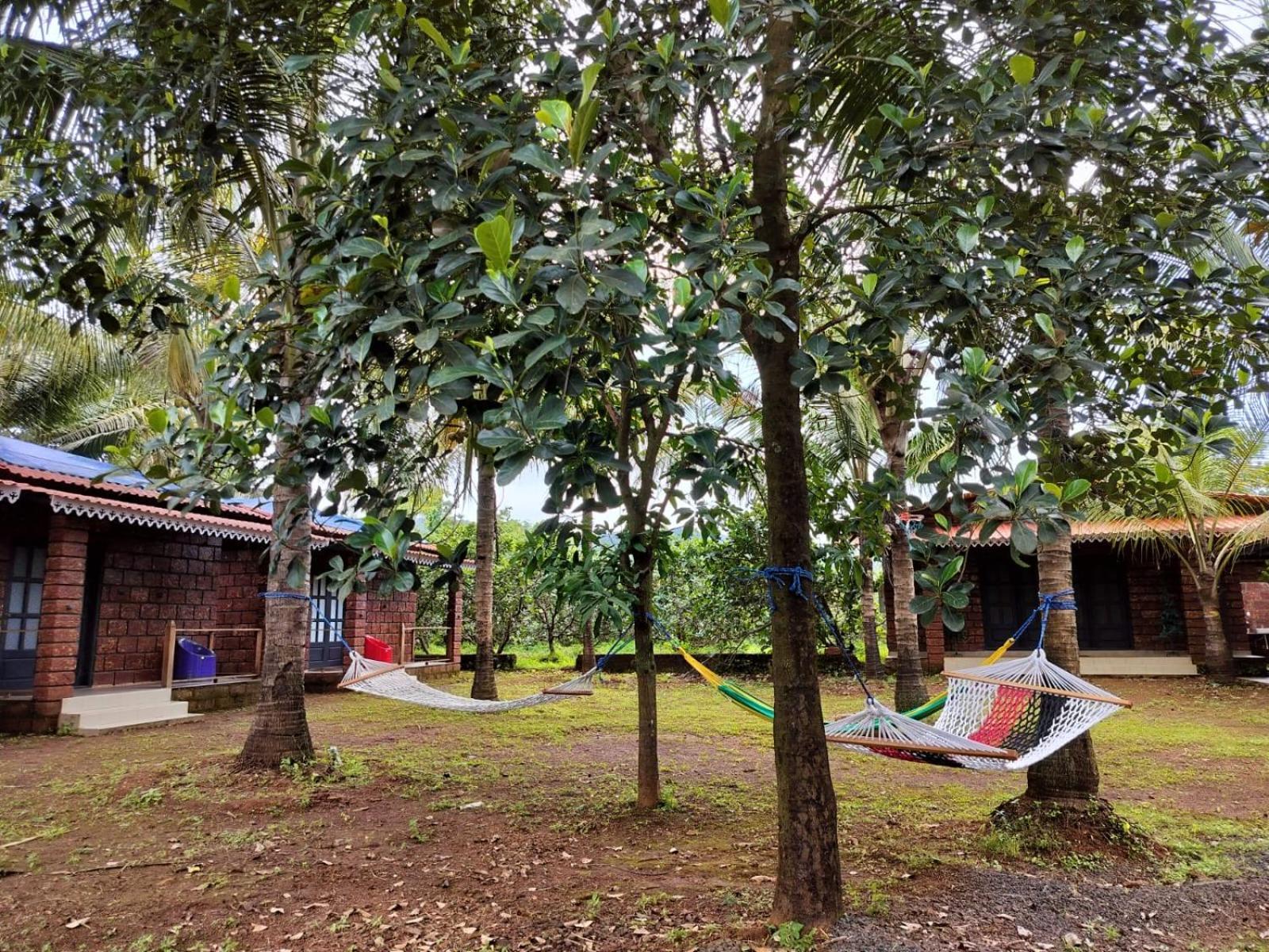 Saka Kadams Home Stay Guhagar Luaran gambar