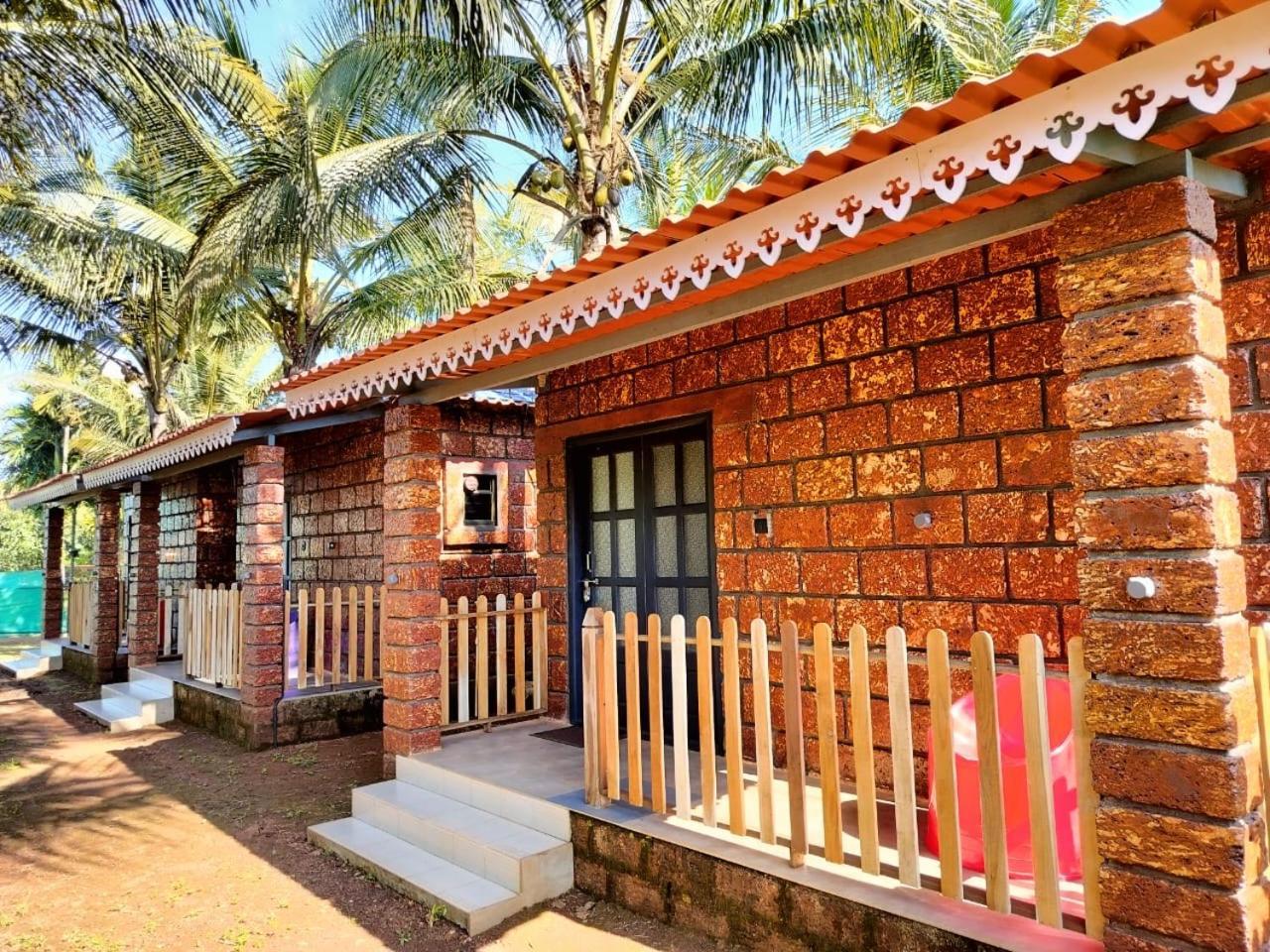 Saka Kadams Home Stay Guhagar Luaran gambar