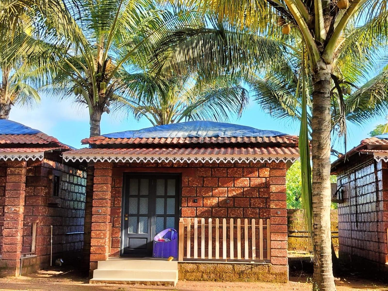 Saka Kadams Home Stay Guhagar Luaran gambar