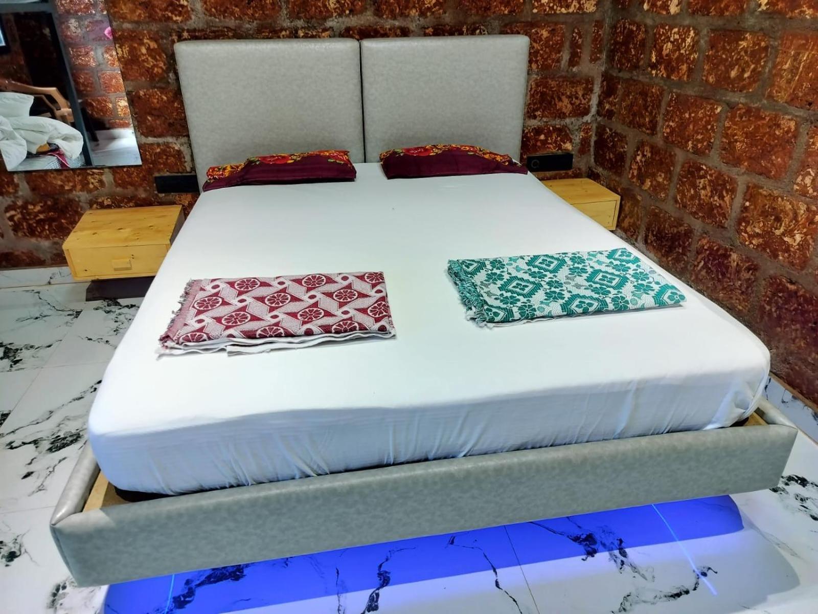 Saka Kadams Home Stay Guhagar Luaran gambar